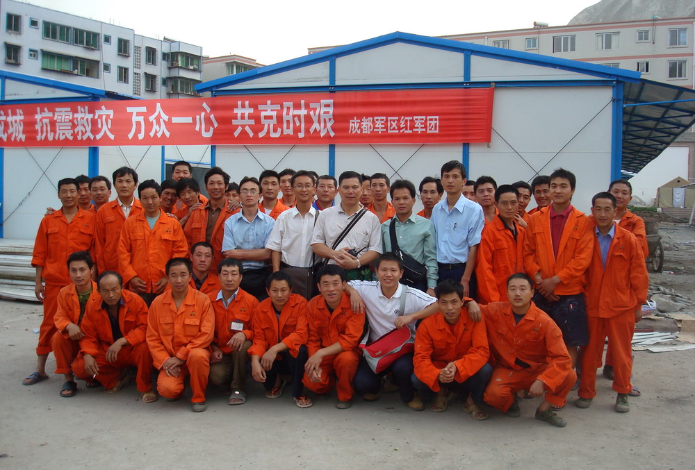 5月19日，第一批到达汶川的雅致管理人员和安装队伍.jpg